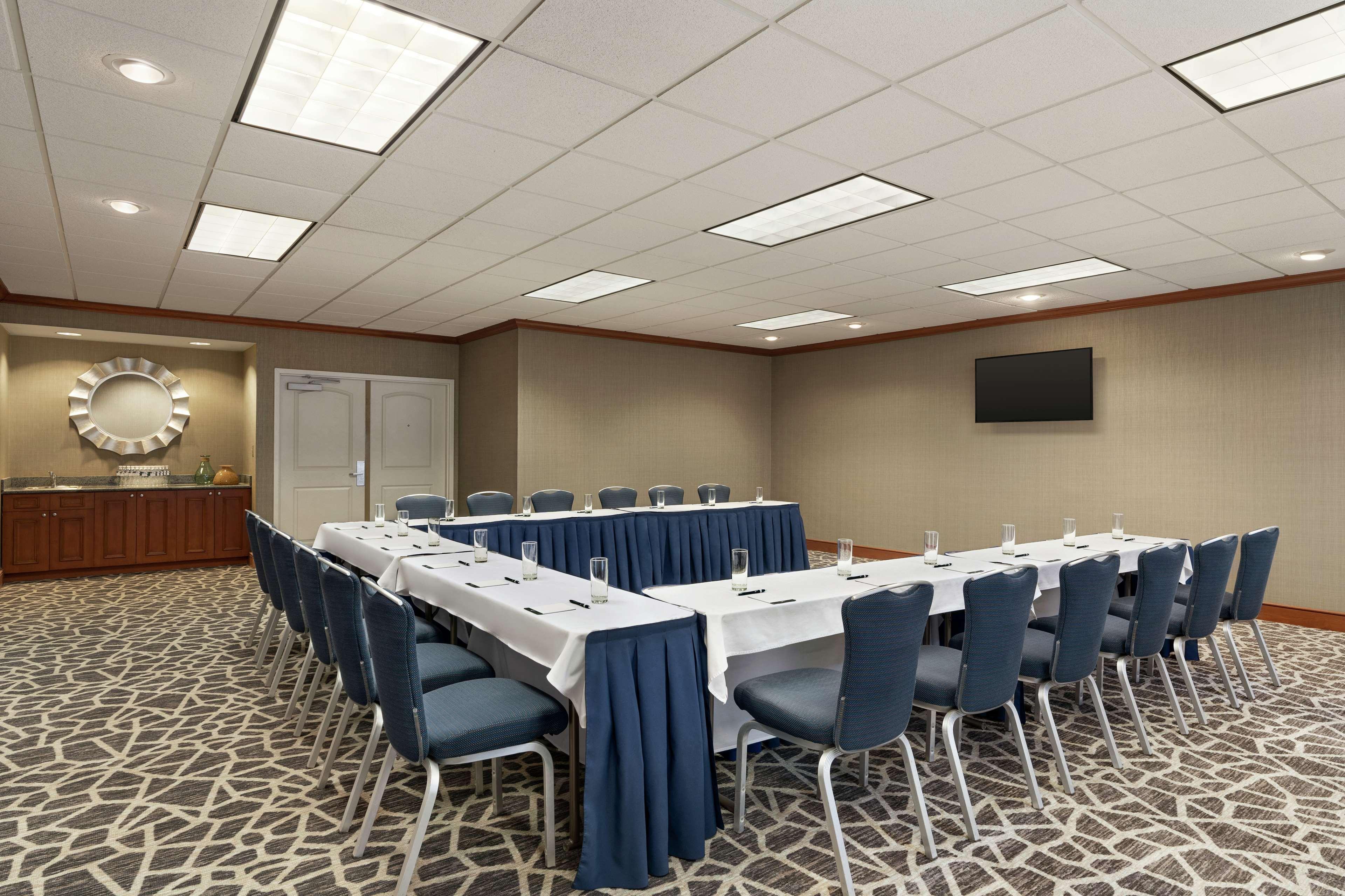 Hotel Homewood By Hilton Allentown-bethlehem Airport 3*